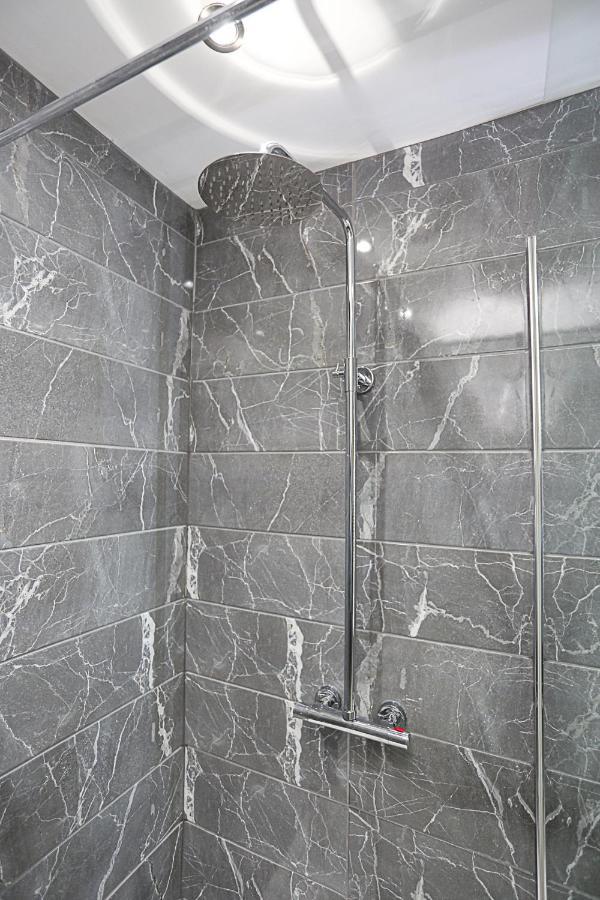 בלפסט No1 Luxury Service Apartments מראה חיצוני תמונה