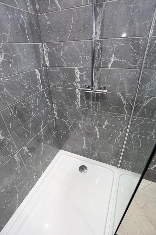 בלפסט No1 Luxury Service Apartments מראה חיצוני תמונה